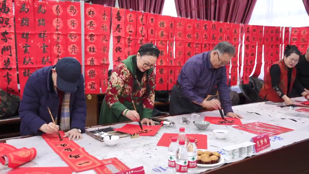 新春走基层丨春联跃新程 翰墨融暖意